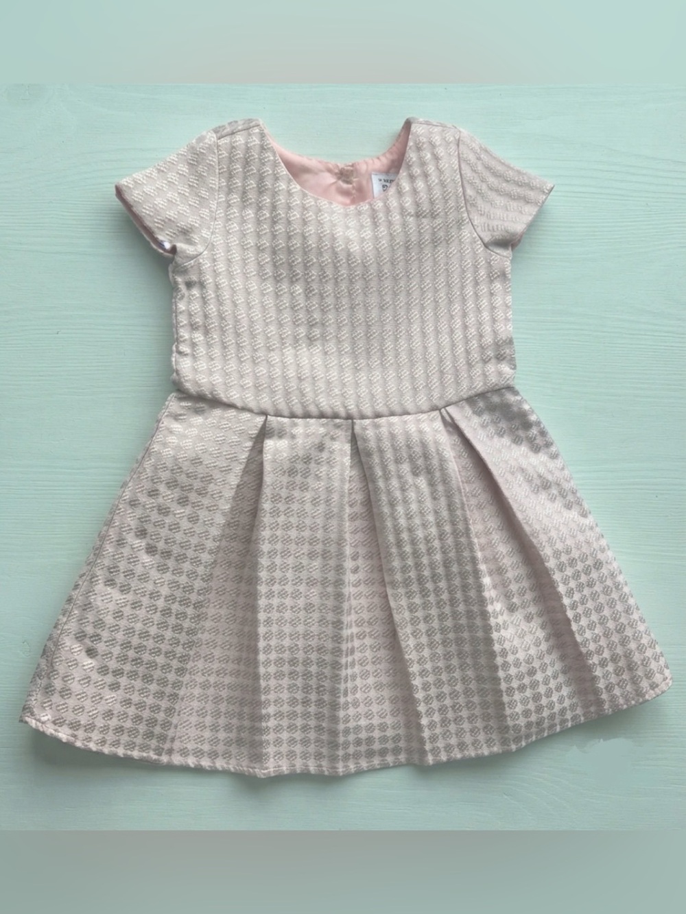 The Children's Place girl’s Blush Pink Textured Pleated Party Dress.  Size 4T.